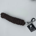 Load image into Gallery viewer, Brauner Führstrick mit silberfarbenem Karabiner aus strapazierfähigem Nylonmaterial von der Marke Ascot Reitsportartikel.