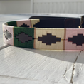 Load image into Gallery viewer, brauner Gürtel im Polo - Design - Ascot Reitsport grün/ creme/ rosa mit beigem Strich (braunes Leder)