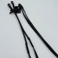 Load image into Gallery viewer, Rundgenähter dunkelbrauner Softleder-Zügel mit Martingalstoppern und Zaumhaken von der Marke Ascot Reitsportartikel.