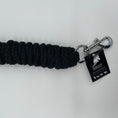 Load image into Gallery viewer, Schwarzer Führstrick mit silberfarbenem Karabiner aus strapazierfähigem Nylonmaterial von der Marke Ascot Reitsportartikel.