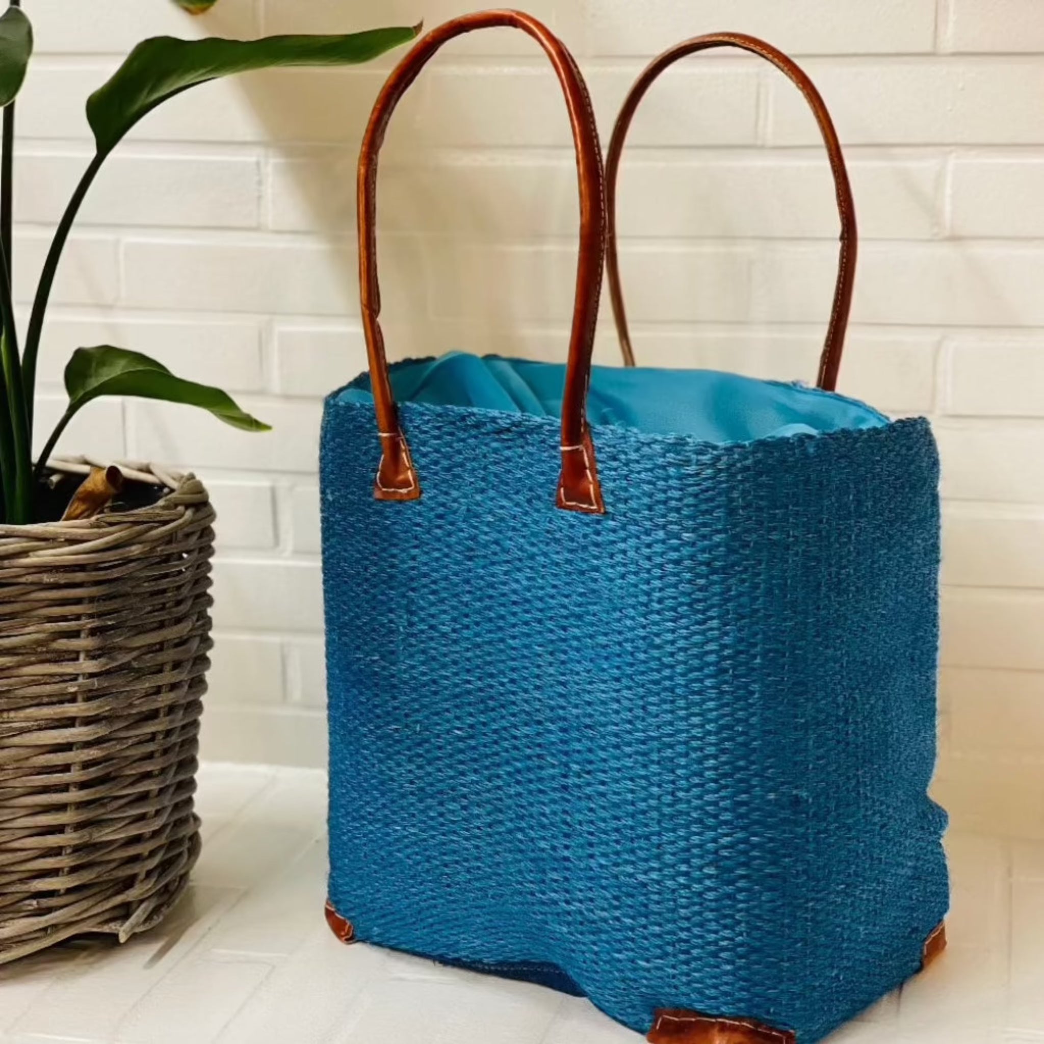 Eine sommerliche Sisaltasche, perfekt für den Strand oder Freizeitausflüge von der Marke Ascot Reitsportartikel.
