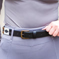 Load image into Gallery viewer, schwarzer Gürtel im Polo - Design - Ascot Reitsportbraun/ creme/ schwarz (schwarzes Leder)