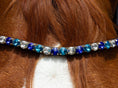 Load image into Gallery viewer, Glitzerstirnriemen Majestic (Nr. 9.) mit dicken blauen Steinen von der Marke Ascot Reitsportartikel.