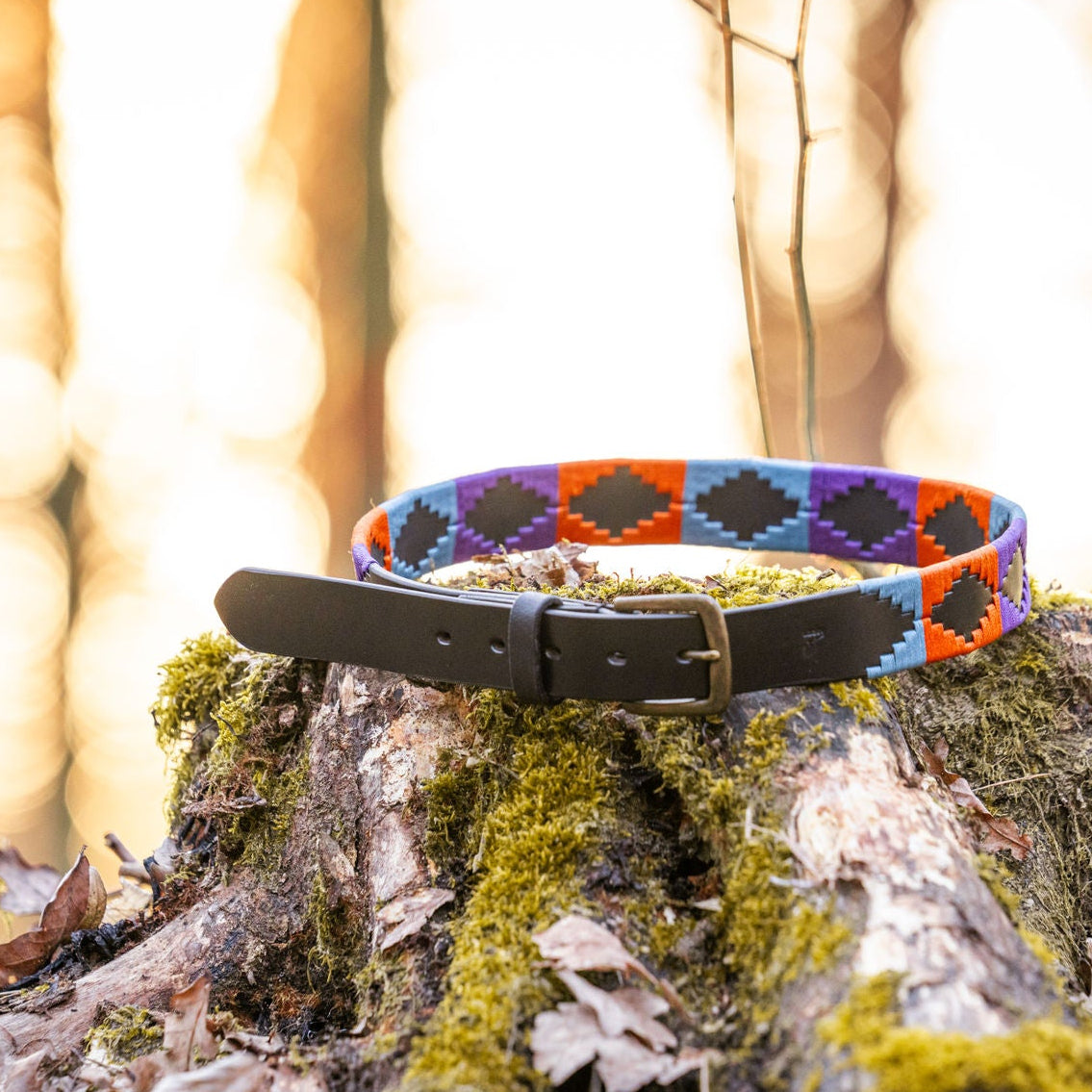 schwarzer Gürtel im Polo-Design