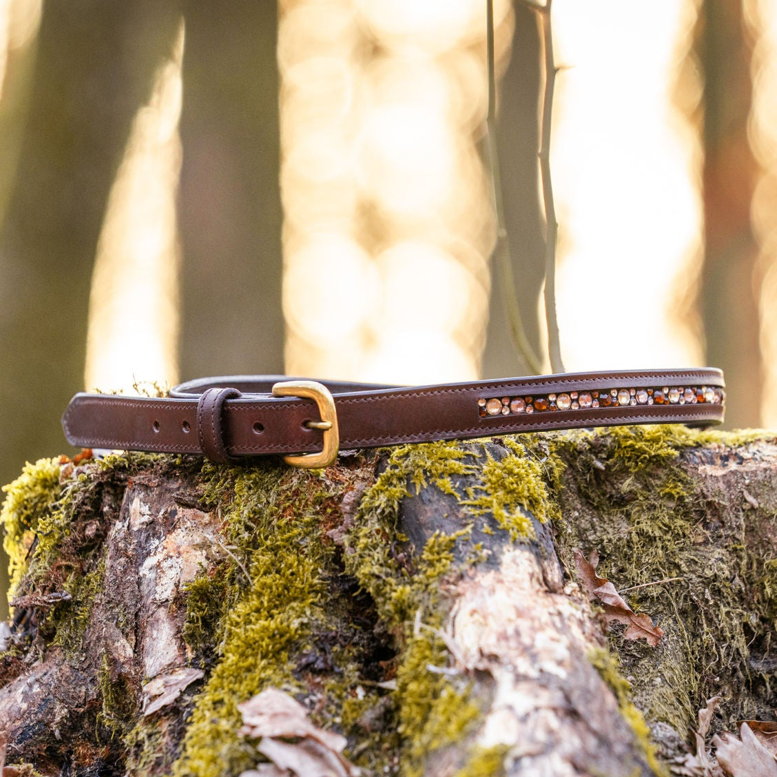 Gürtel mit innenliegenden Steinen