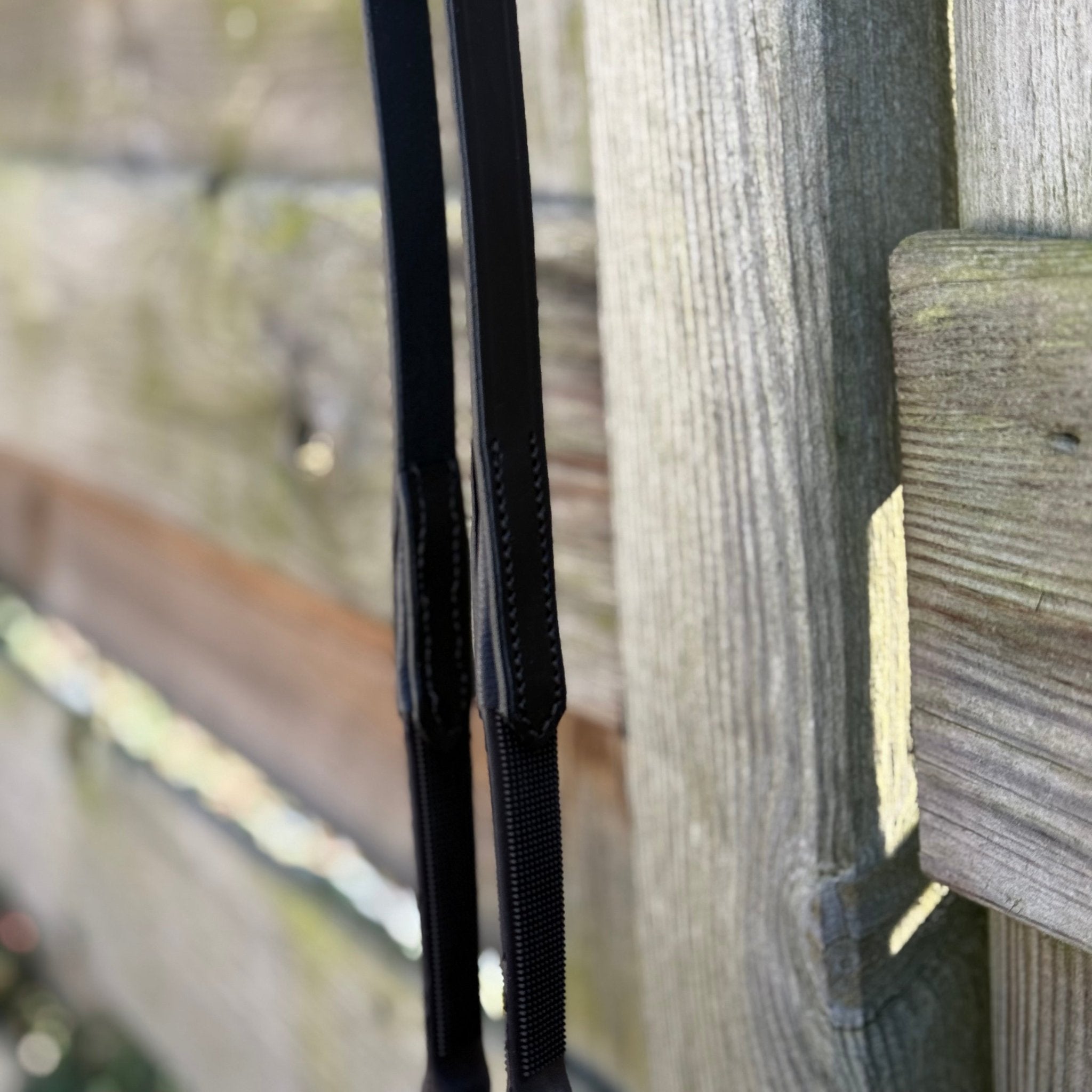 Gummizügel mit Noppen und innenliegenden Stegen - Ascot Reitsportschwarz mit silbernen Beschlägen