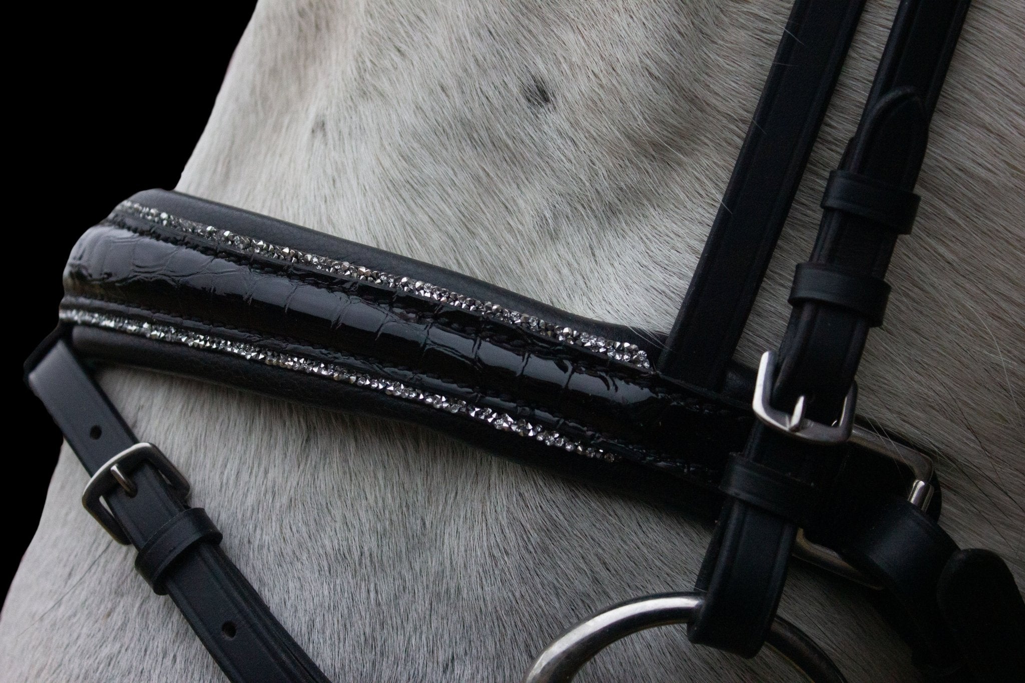 Trense Saint - Tropez - Ascot Reitsportschwarz lack/ grauer Strass mit silbernen Beschlägen